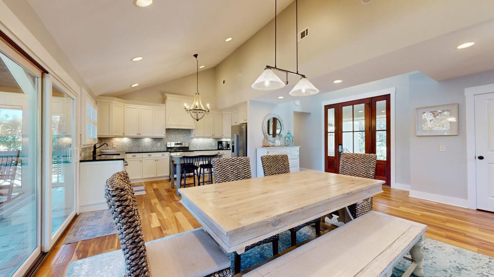 Dining with Seating for Six