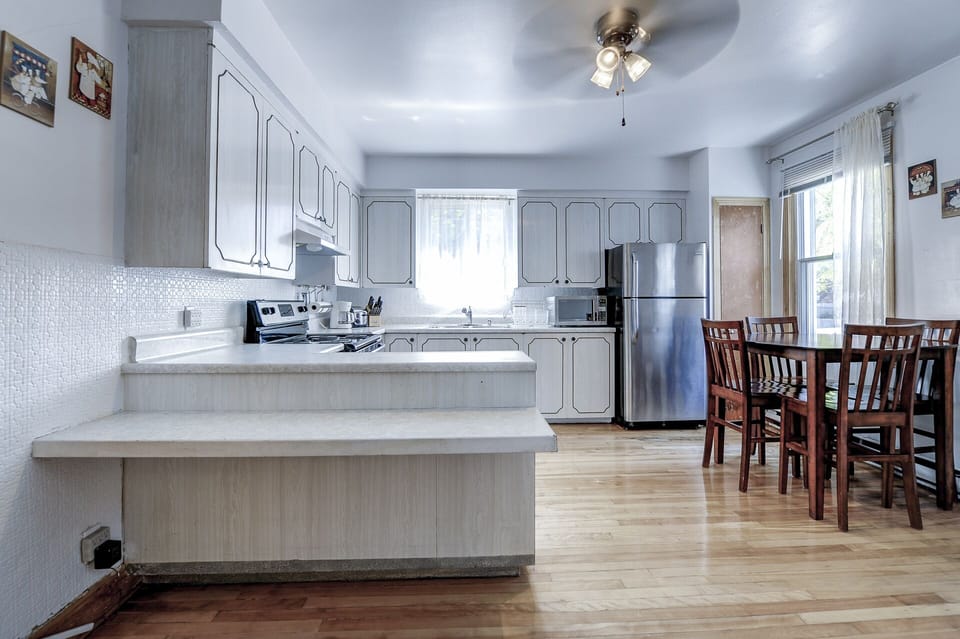 Kitchen with its nook and additional 4 seating