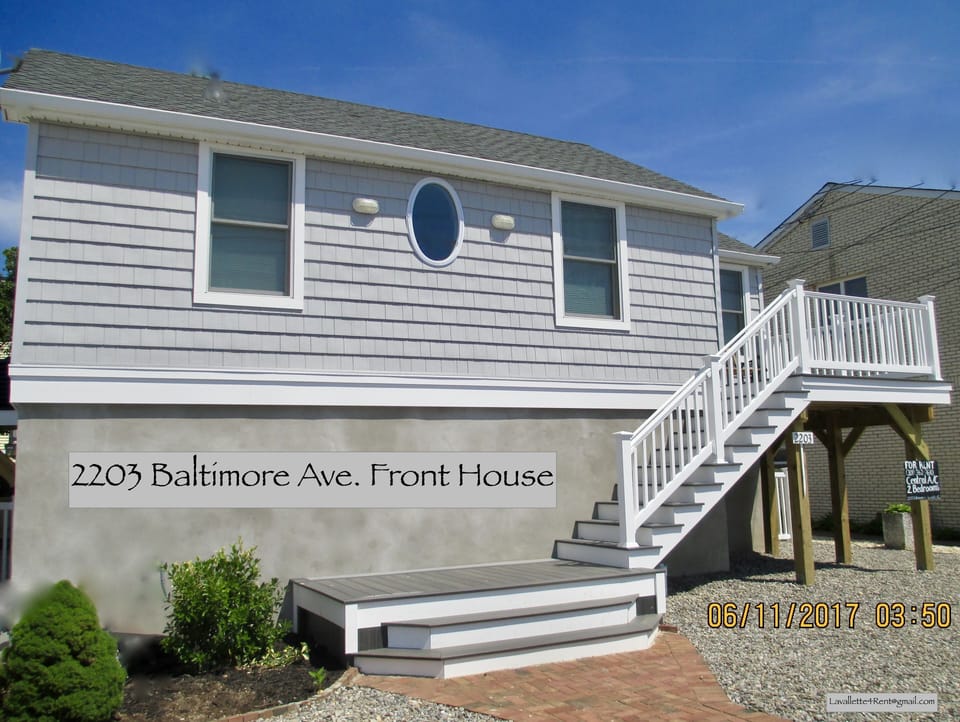 NEW LAVALLETTE Renovated & Elevated, Central A/C, WiFi, Beach Badges, Sleeps 6, 