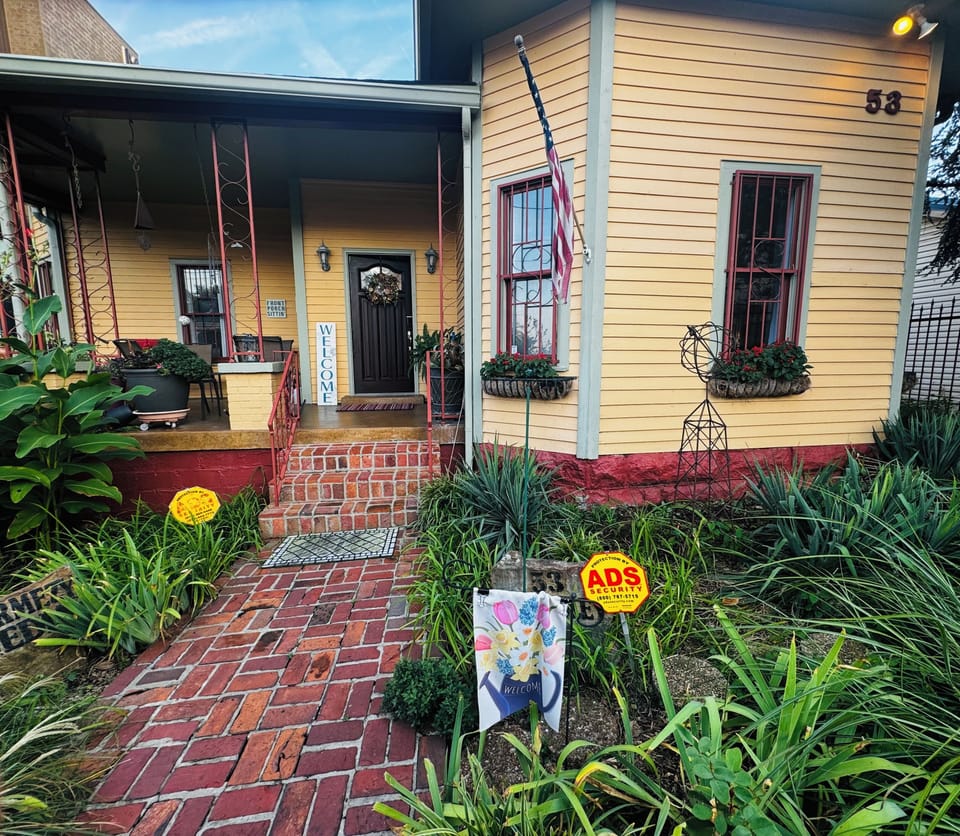 Your oasis away from the chaos. Conveniently situated 15 mins walk - downtown. 