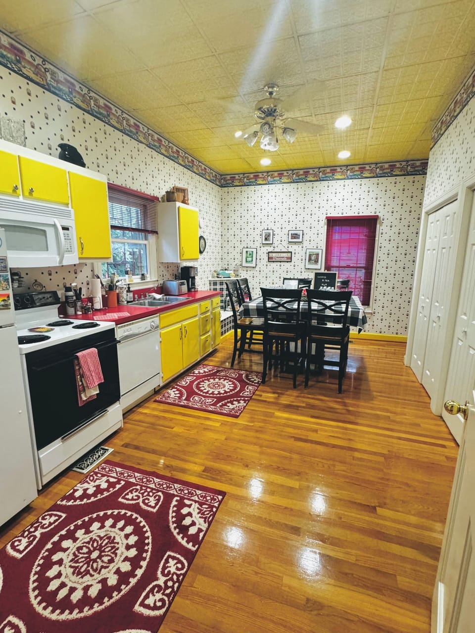 Large fully equipped kitchen