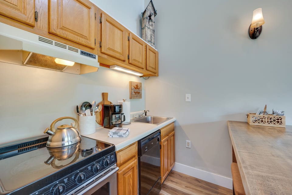 Kitchen | Trash Bags & Paper Towels