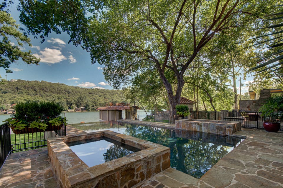 Pool and fountains. 