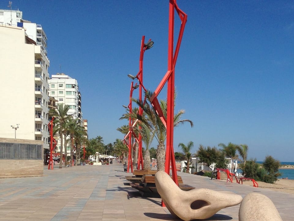 A relaxing and enjoyable swimming pool area on the premises