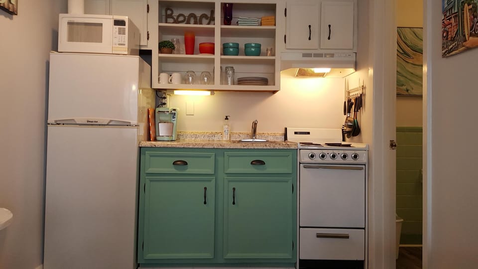 Fully equipped kitchen.