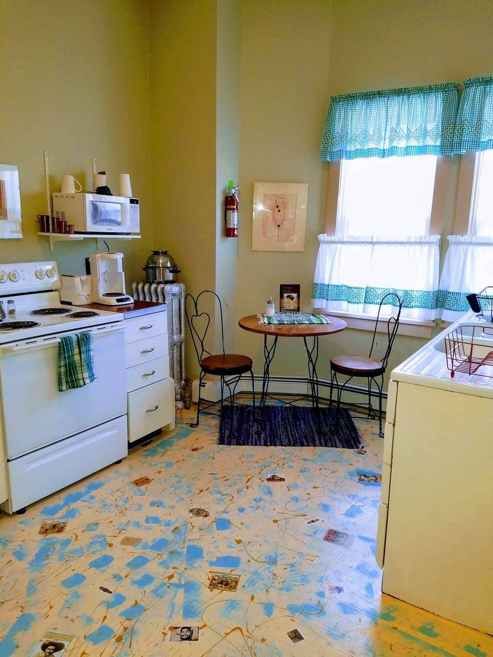 Full kitchen with new Fridge and everything you need for preparing your meals