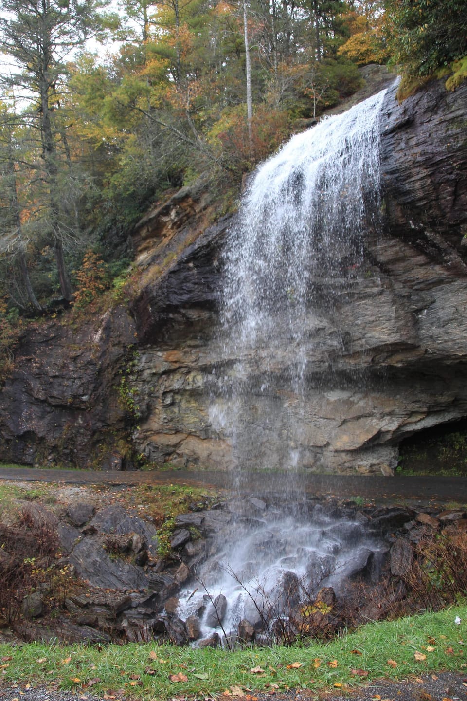There are hiking trails to waterfalls.