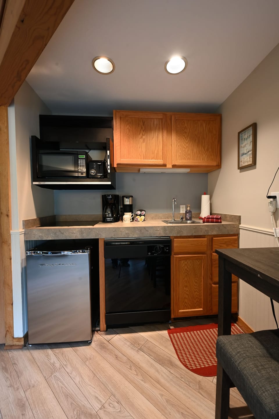 2 burner stove, dishwasher, small refridgerator