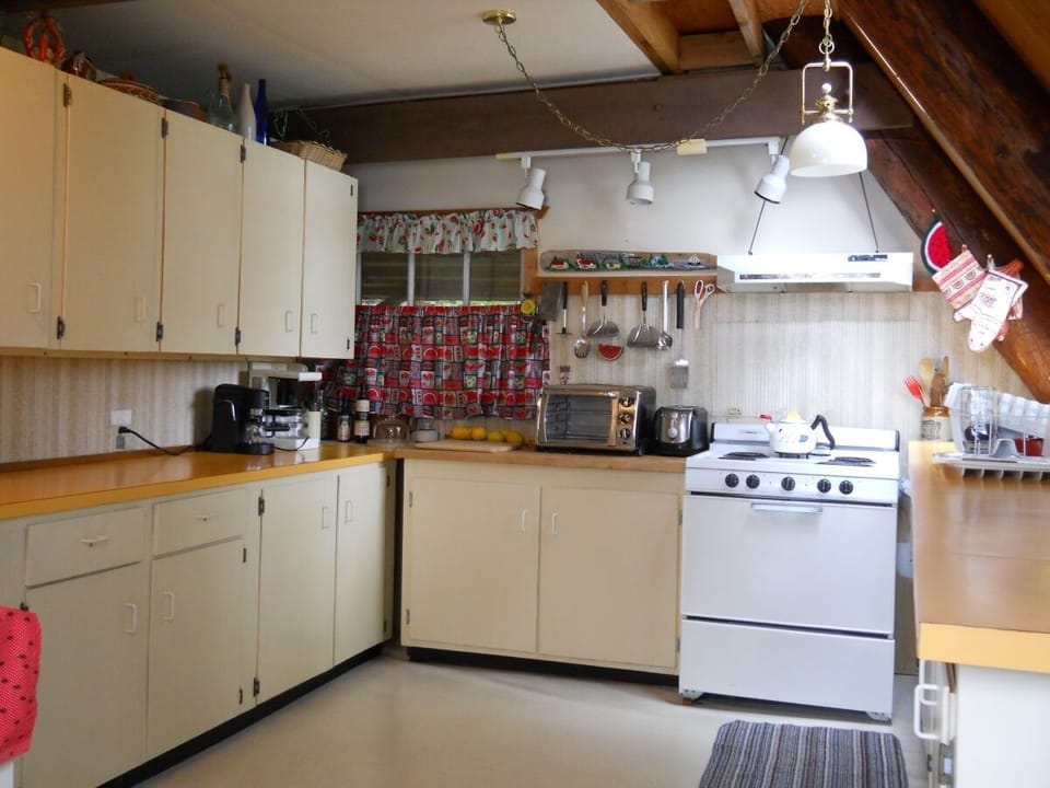 Fully Stocked Kitchen