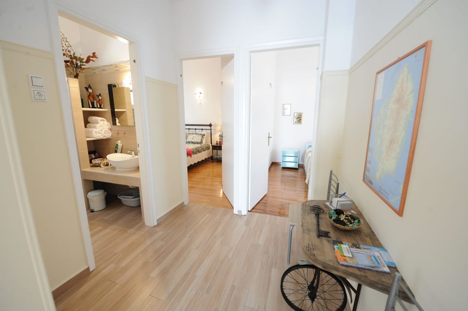 the entrance to the bedrooms and bathroom