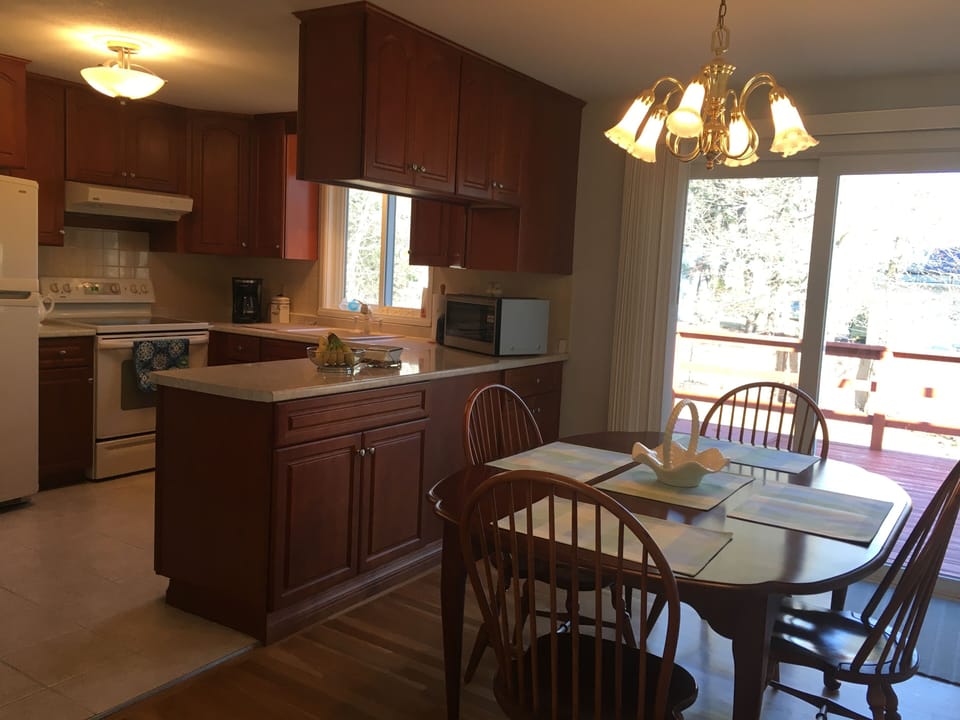 Bright, comfortable roomy dining