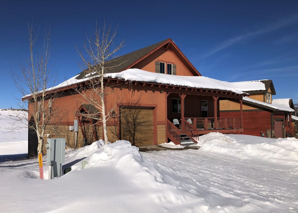 Luxurious 3 bed/3bathroom home just 4 blocks from Granby Ranch ski base.