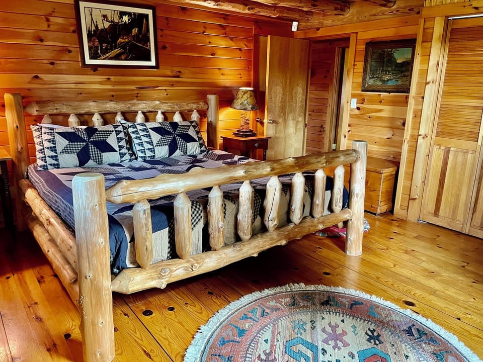 bedroom 1, first floor, king bed