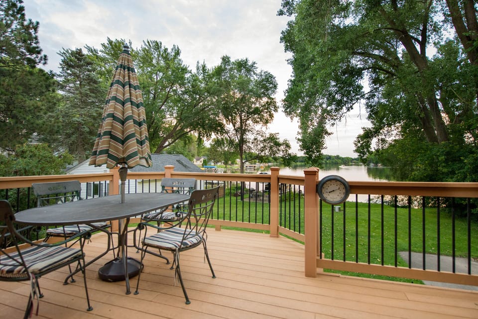 Large deck, expansive FLAT yard