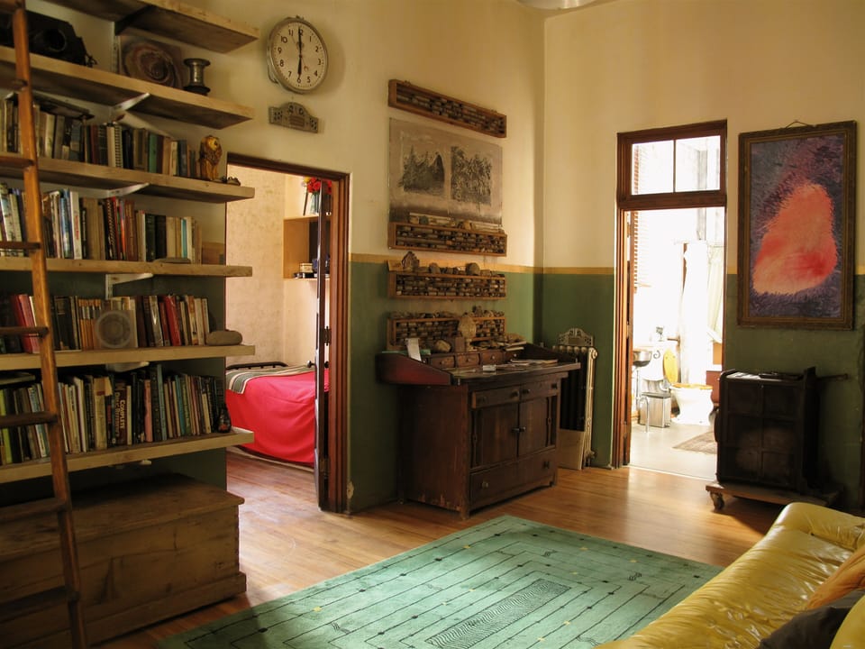 Upstairs library and twin single beds in front bedroom