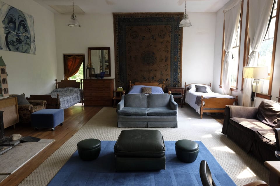 Blue room  one queen, two singles ,sofa bed ,TV room