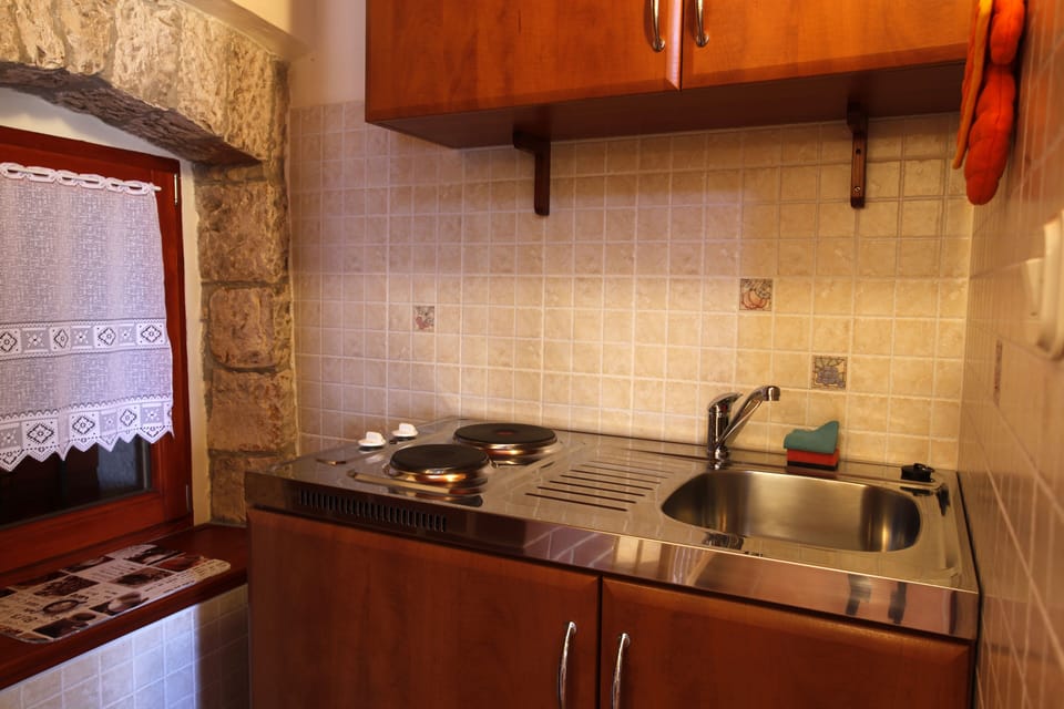 Mini kitchen - studio apartment 3