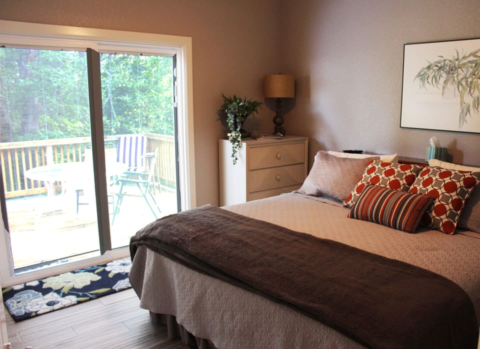 Bedroom with outside deck and kingsize bed