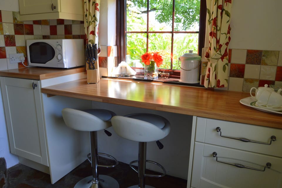 Barley Cottage breakfast bar