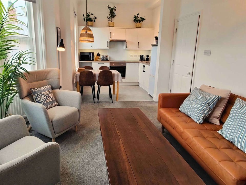 ALEXANDRA OPEN PLAN LIVING AREA..
