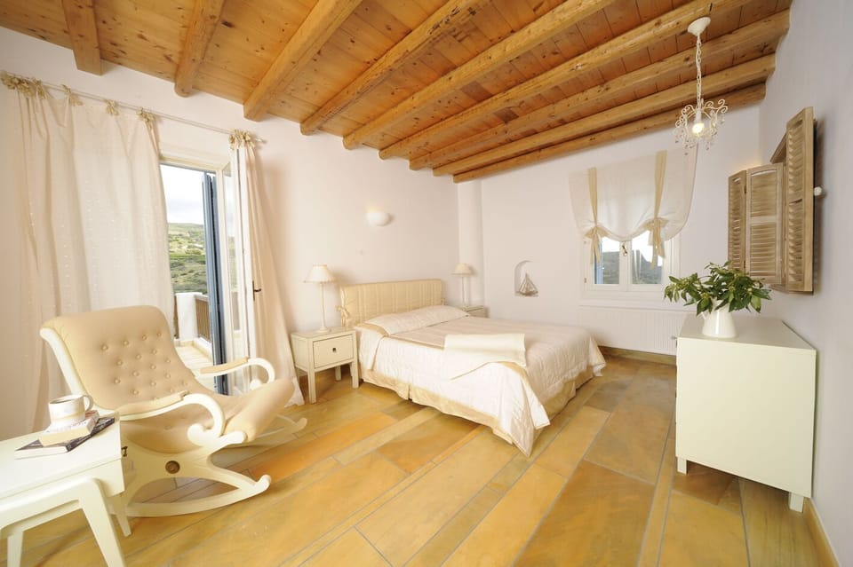 Master bedroom with ensuite bathroom & private Jacuzzi.