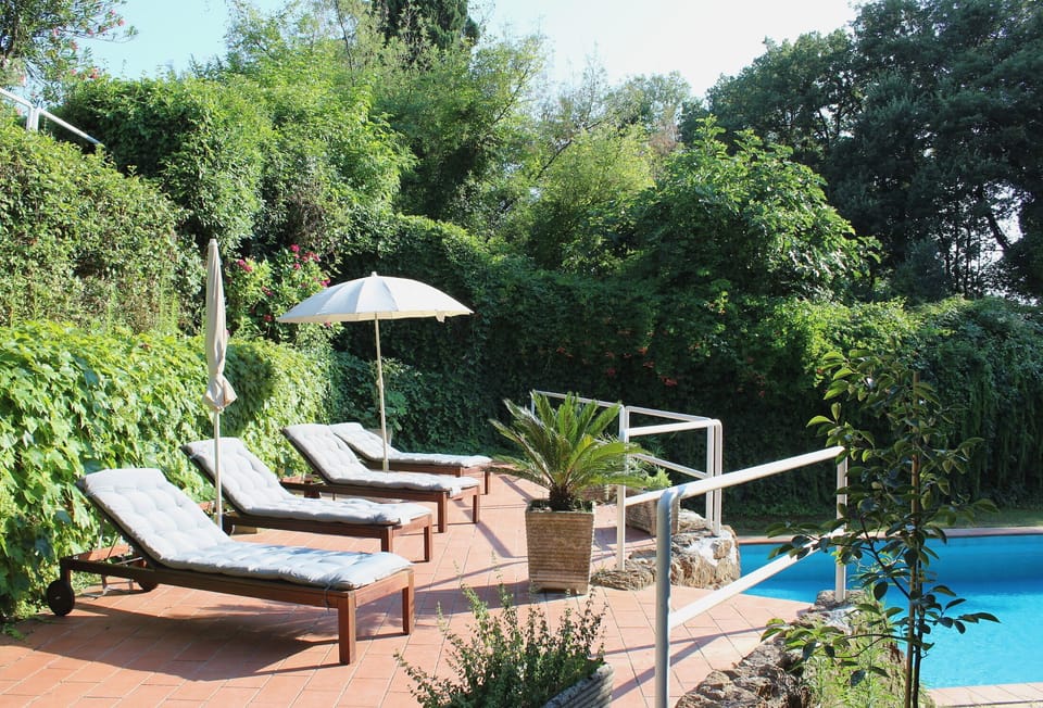 Relax overlooking the pool