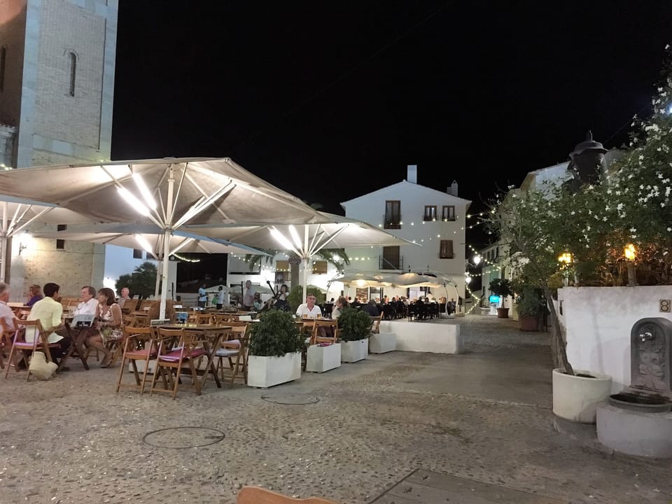 Outdoor dining