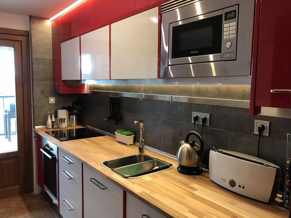 New kitchen with integrated dishwasher and microwave