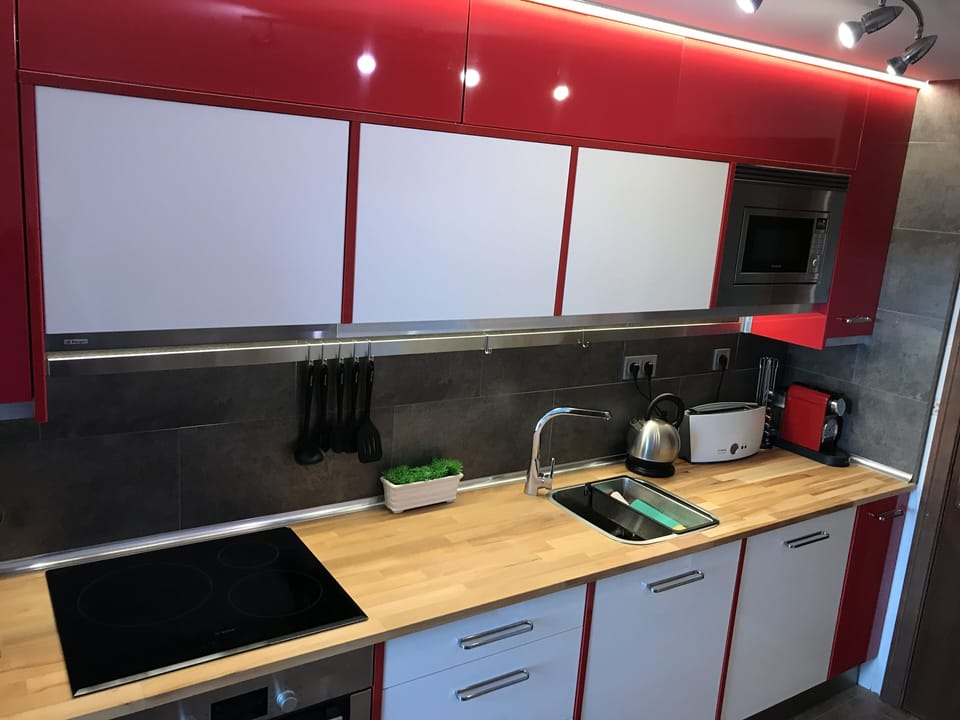 Newly fitted kitchen with all amenities