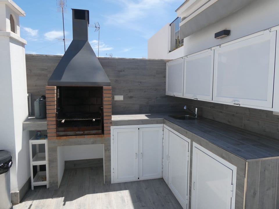 bbq /kitchen area 