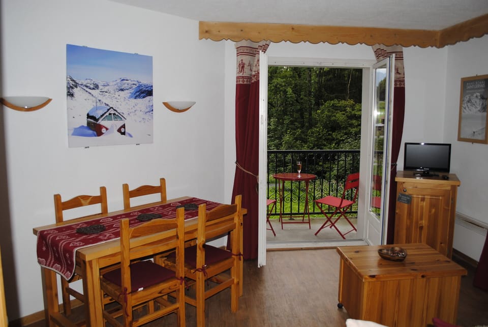 living/dining area