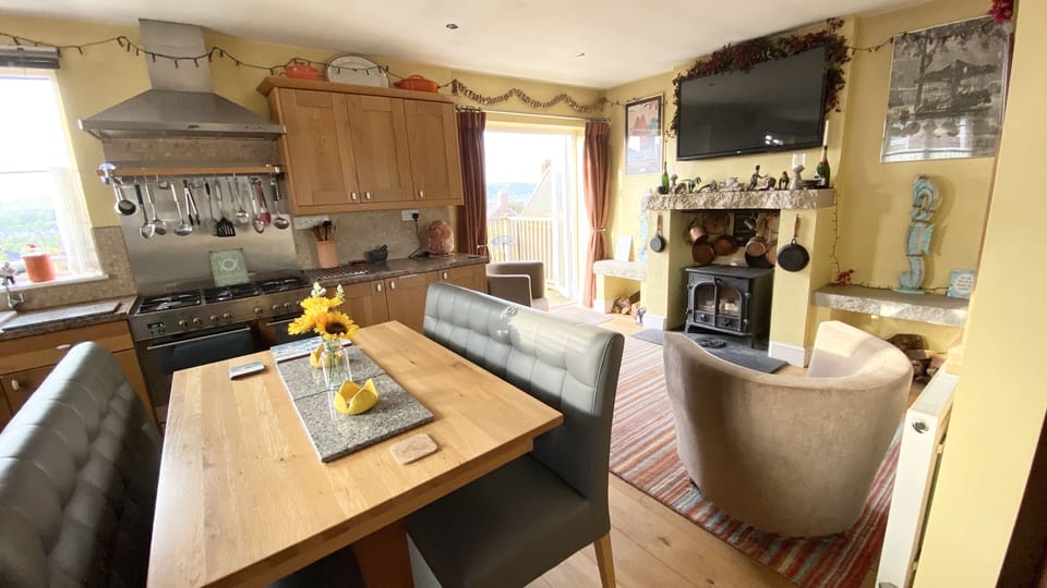Kitchen/Diner (Sea Views)