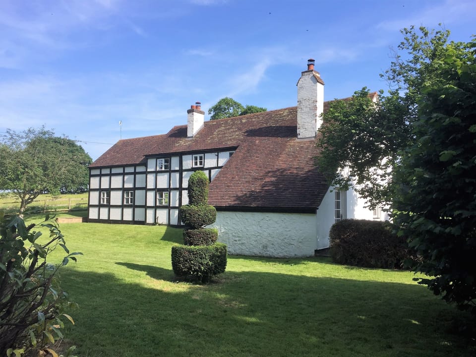 An idyllic country house with stunning views to the Malverns
