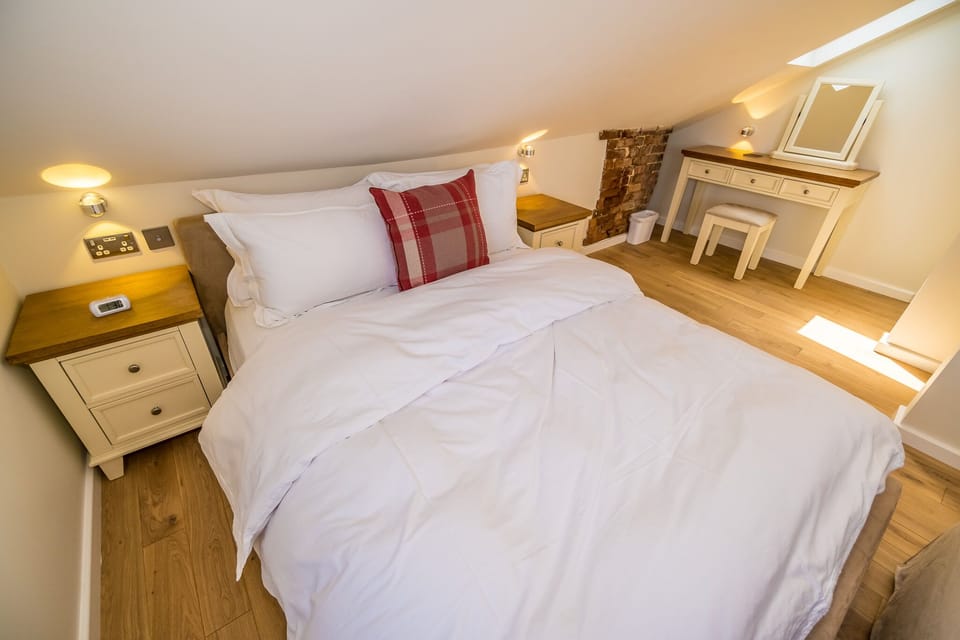 King size bed and dressing table