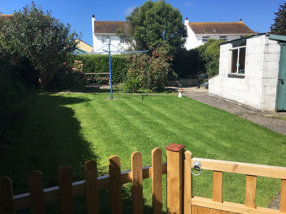 Large rear cottage garden