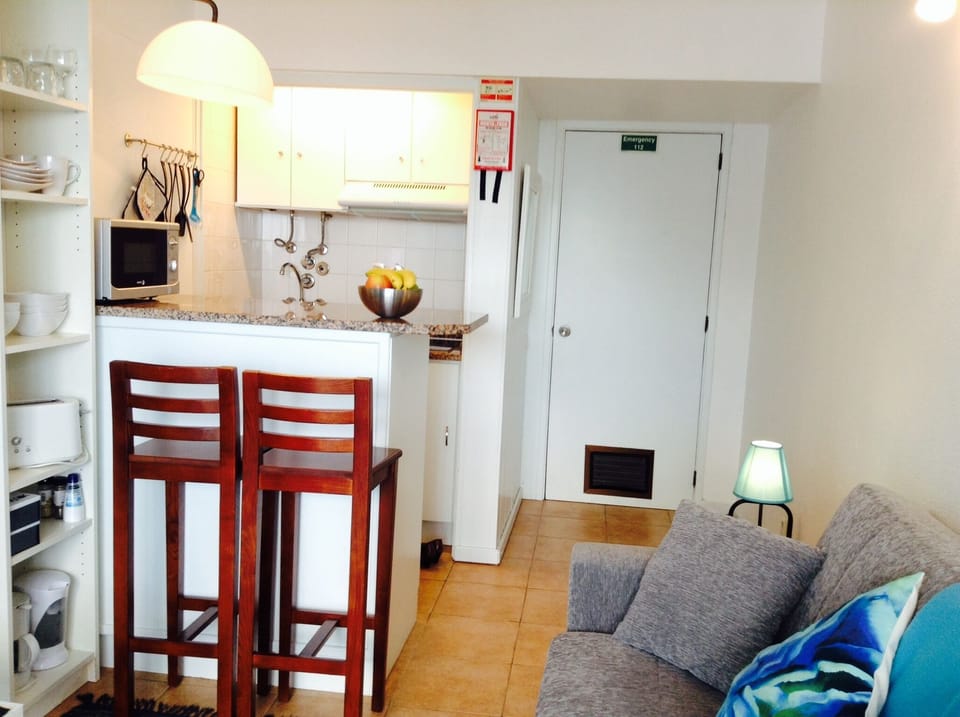 Lounge and breakfast bar