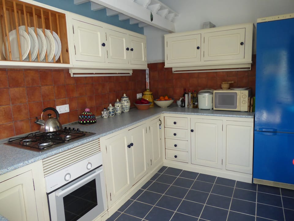 modern well-equiped kitchen.