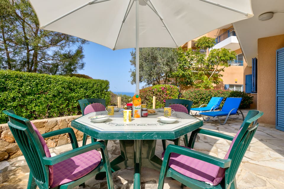 Al fresco breakfast