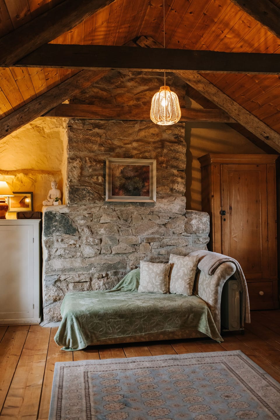 sofa bed and high ceiling 