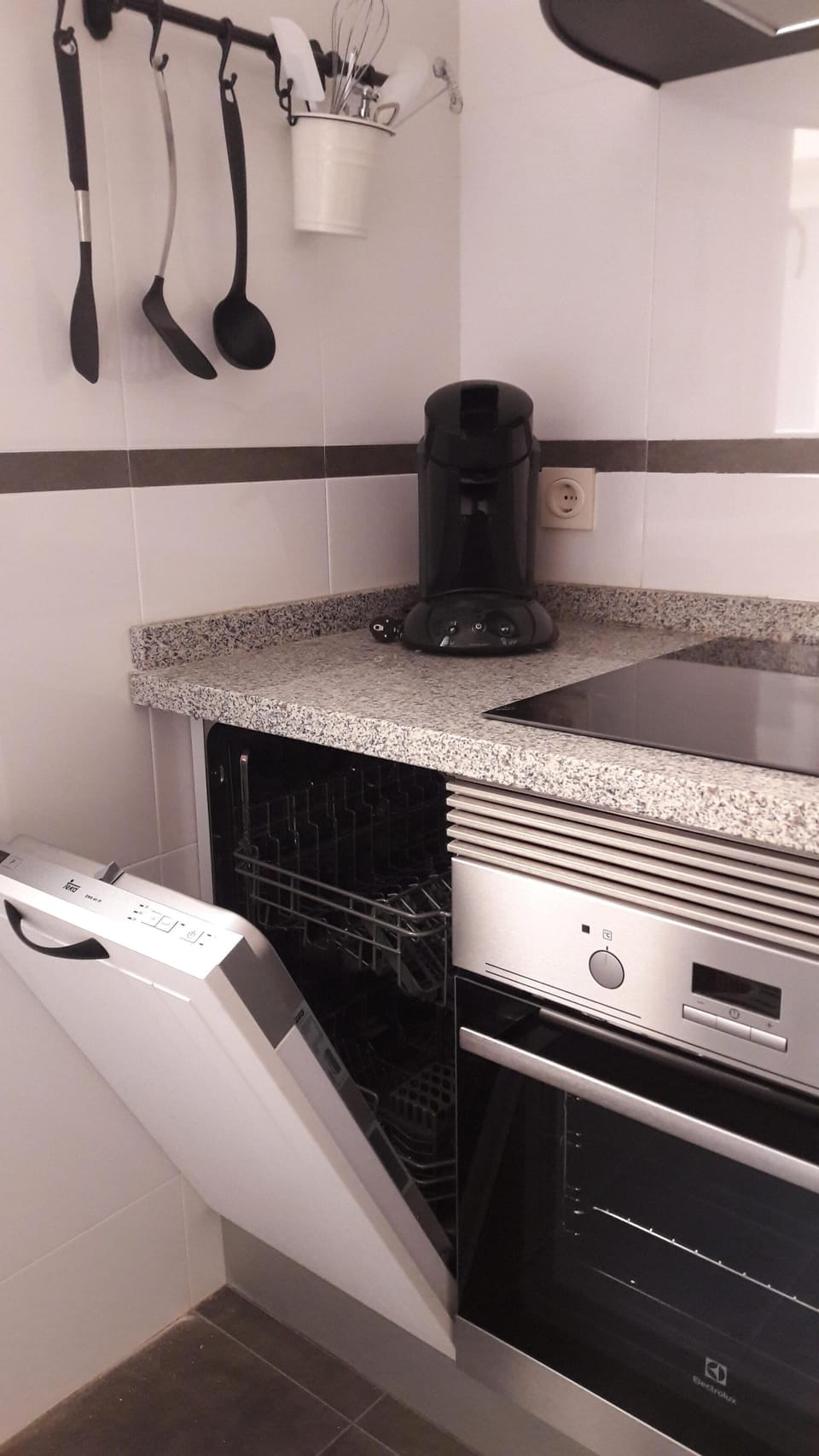 Dishwasher and Senseo caffee machine