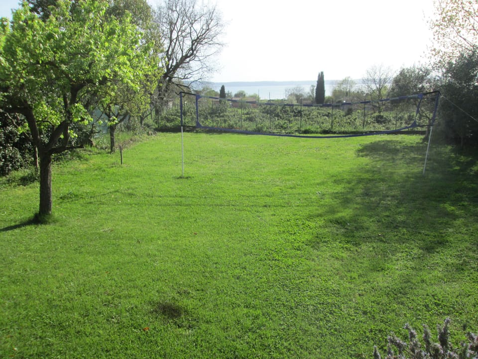The garden wit lake views