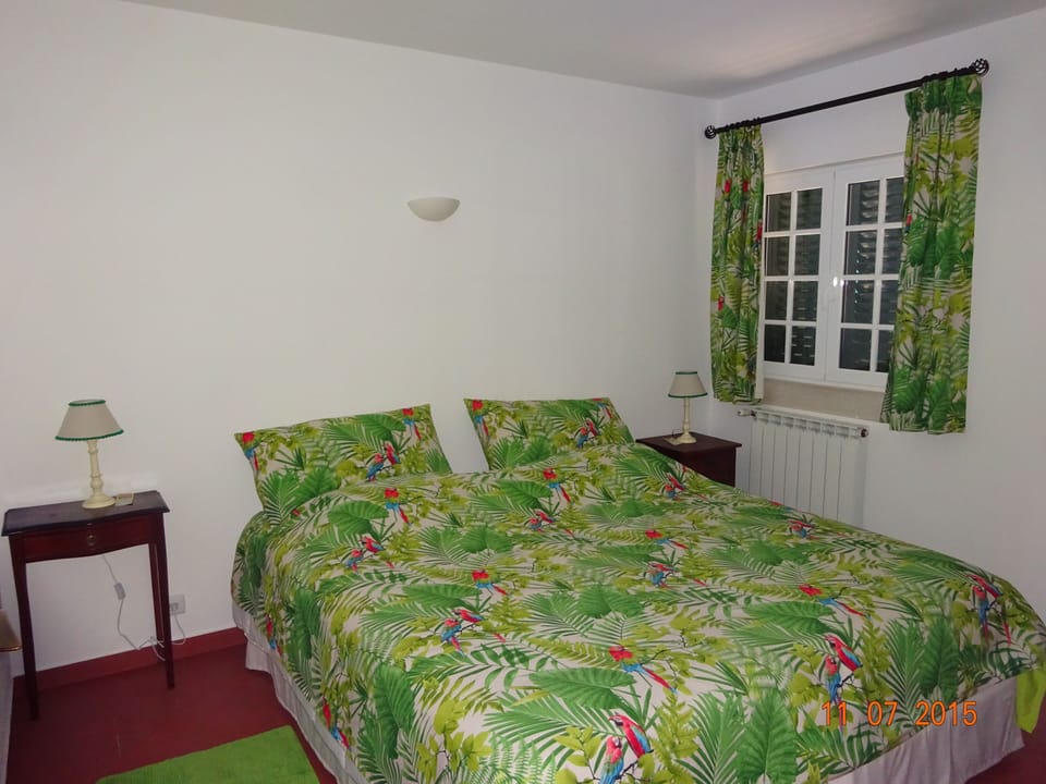 Room 3 (2 single beds)