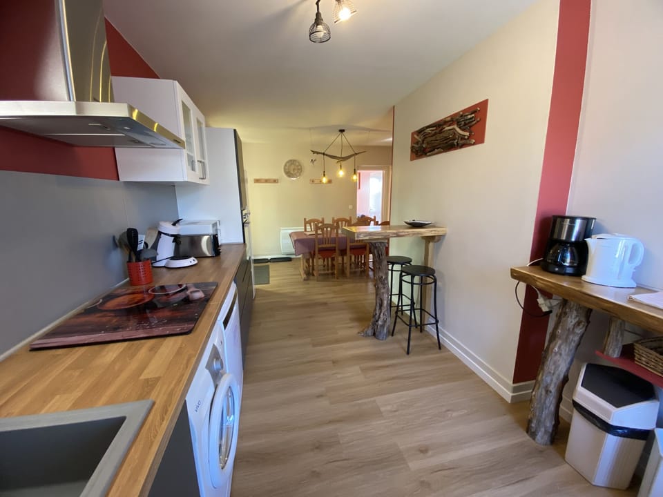 Family Cottage, Private Bathroom, Park View (Meuble Tourisme***) | Shared kitchen | Highchair