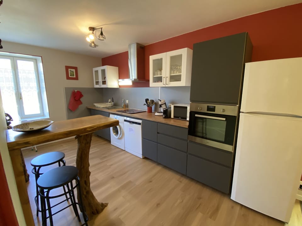 Family Cottage, Private Bathroom, Park View (Meuble Tourisme***) | Shared kitchen | Highchair