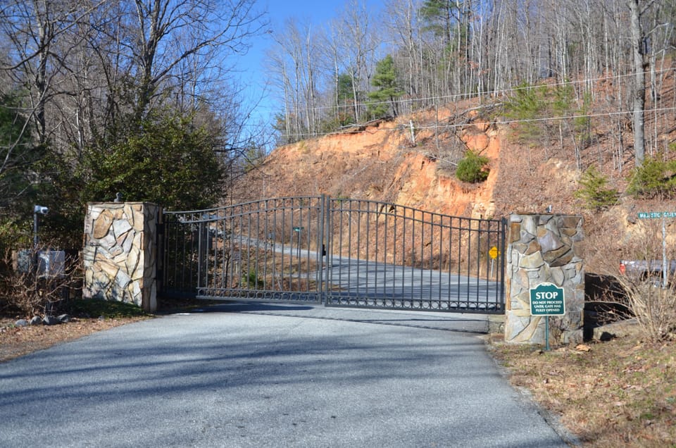 Enterance to Majestic Mountain