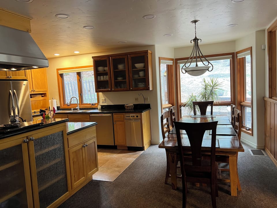 Dining & Kitchen