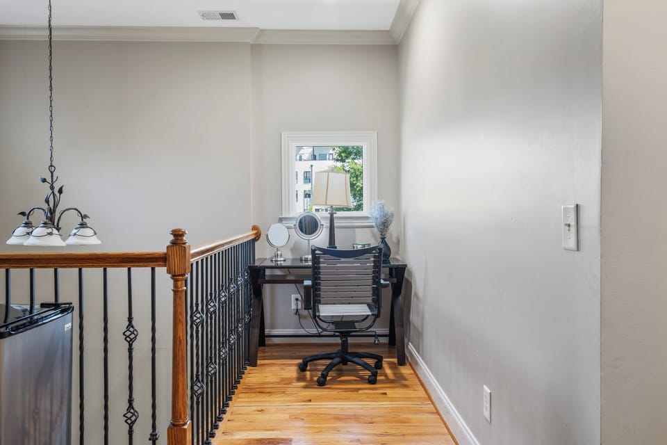 Second floor - Hallway workspace