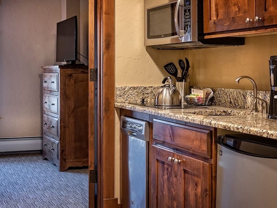 Kitchenette in second bedroom