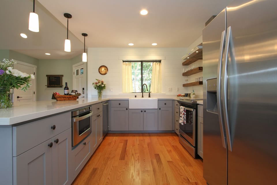 Microwave pull-out drawer, quiet dishwasher, electric cookstove, full fridge