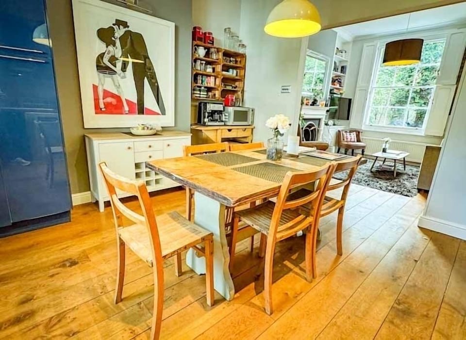 Semi-open plan kitchen/diner